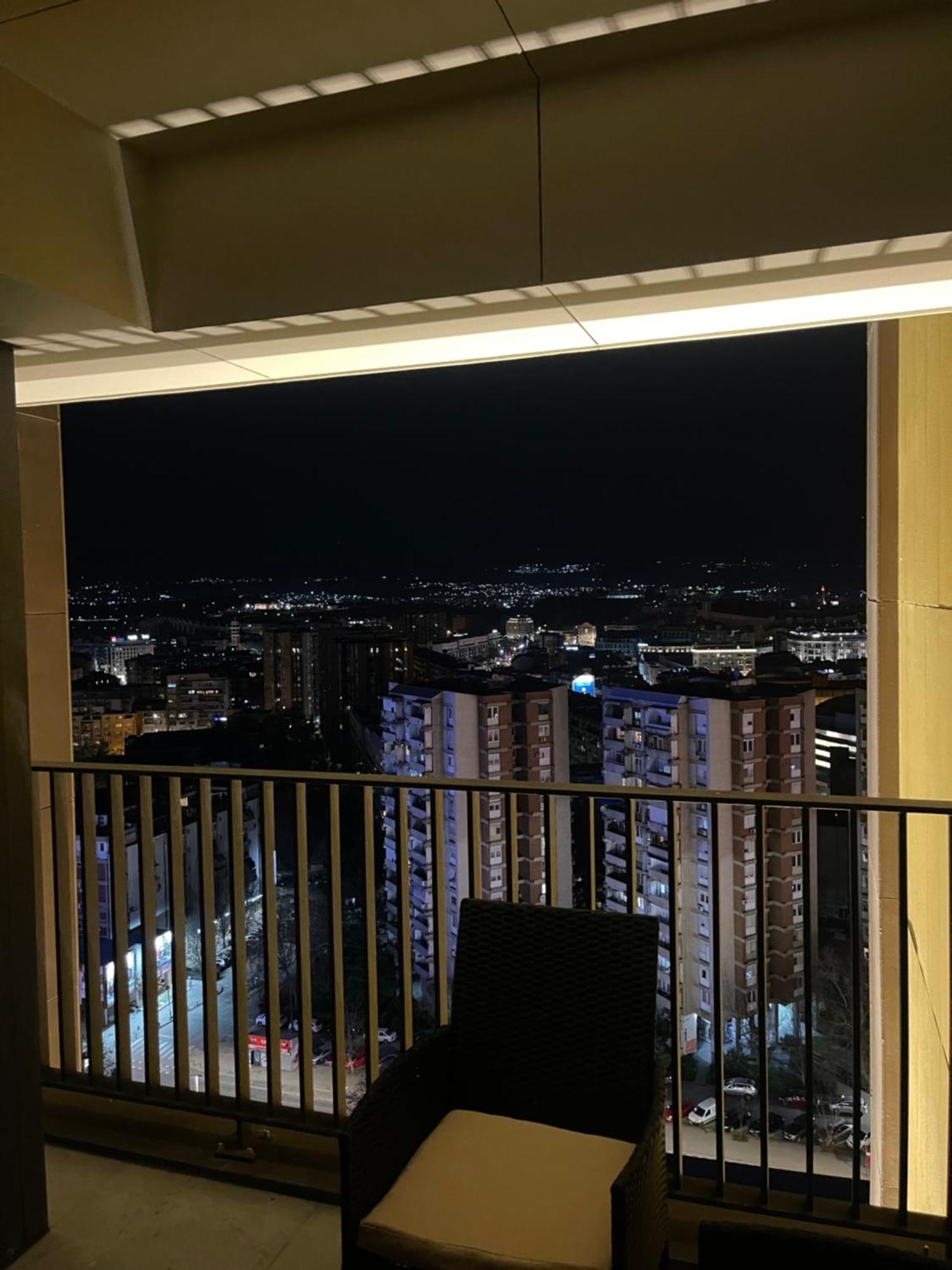 180° View Apartment In Diamond Building Skopje Exterior photo